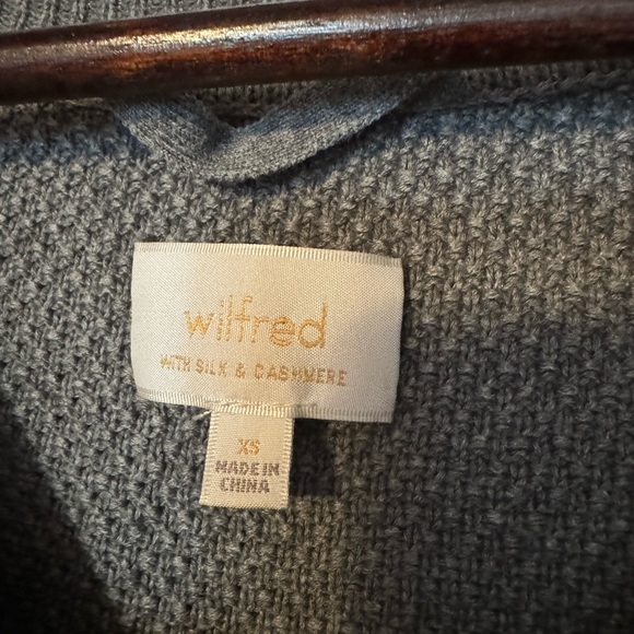 cashmere aritzia sweater top - Picture 2 of 3